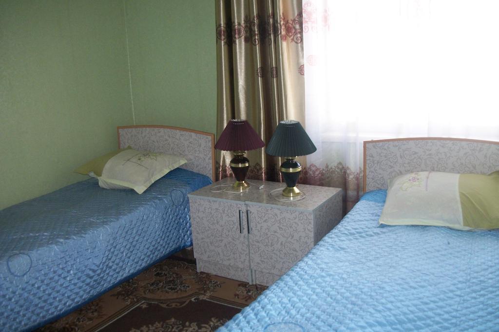 Enirest Hotel Каракол Стая снимка