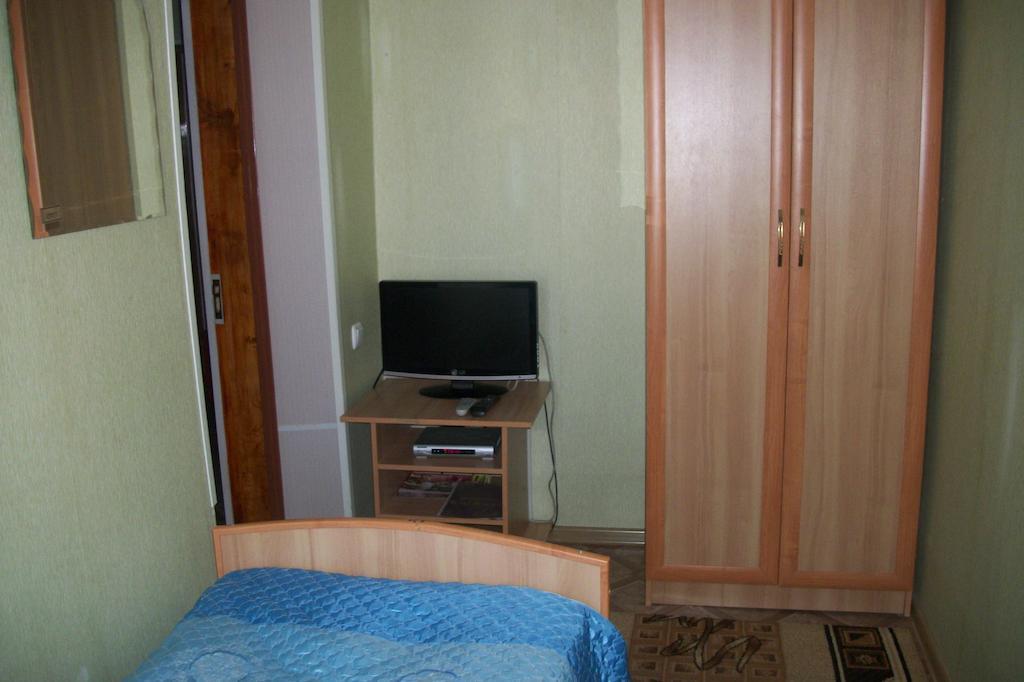Enirest Hotel Каракол Стая снимка