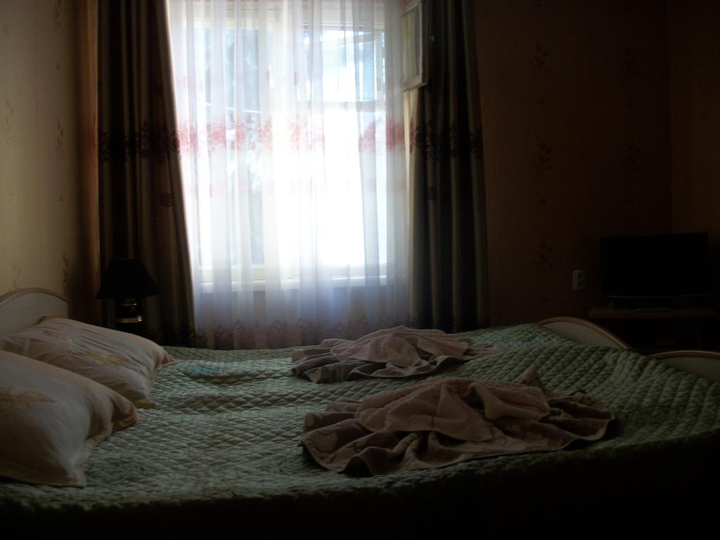 Enirest Hotel Каракол Екстериор снимка
