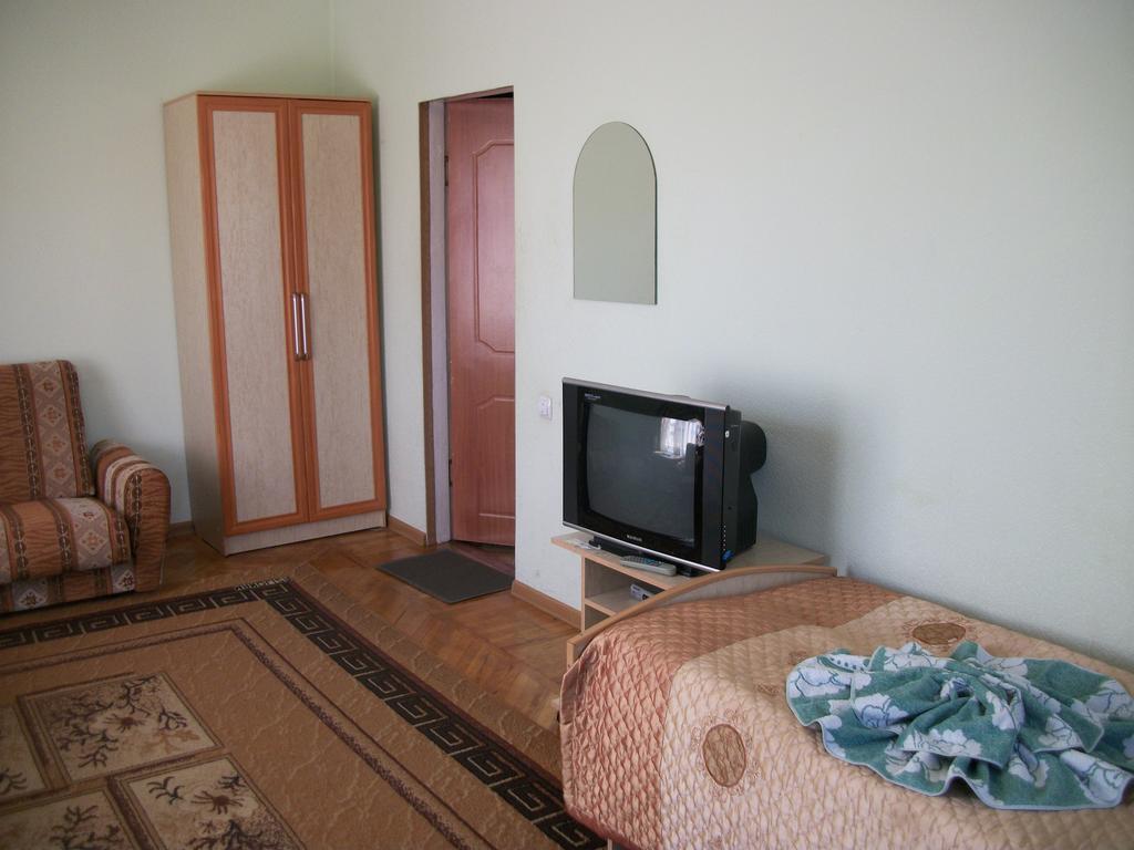 Enirest Hotel Каракол Екстериор снимка