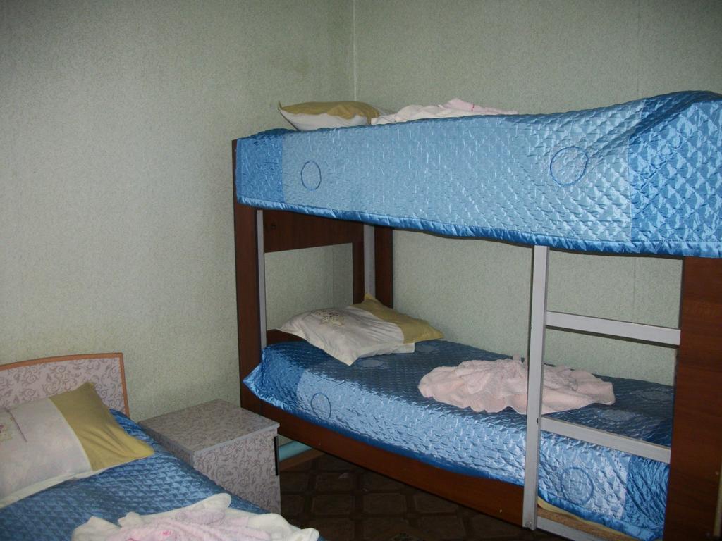 Enirest Hotel Каракол Стая снимка