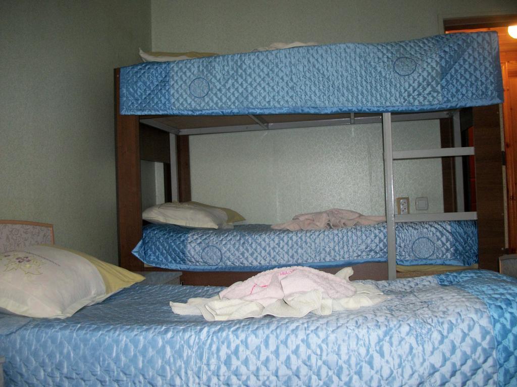 Enirest Hotel Каракол Стая снимка