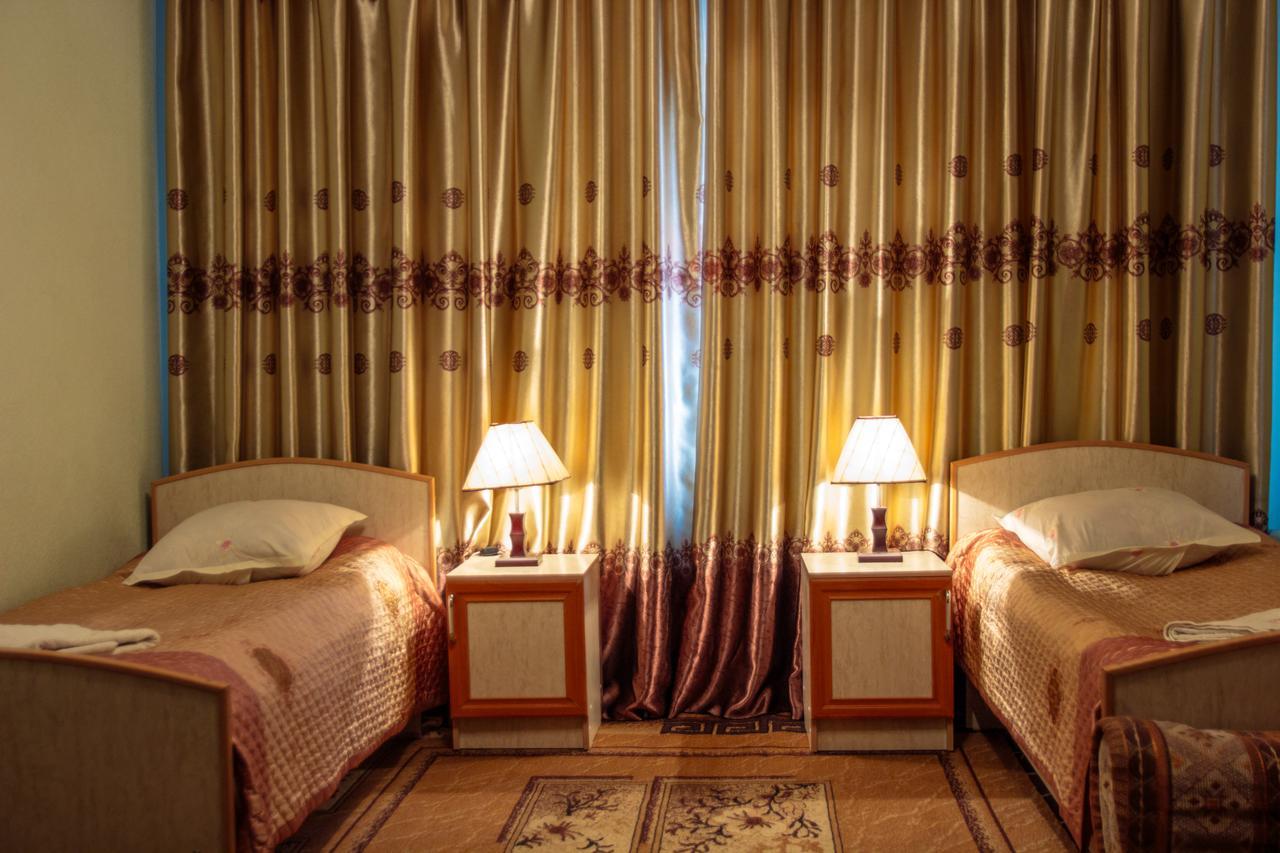 Enirest Hotel Каракол Екстериор снимка